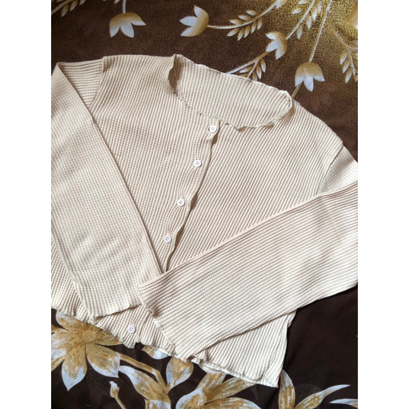cardigan rajut crop by pastelly outfit