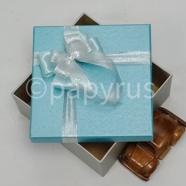 

PAPYRUS Kombinasi 20x20 Tinggi 5cm Kotak Kado Gift Box Hadiah V3