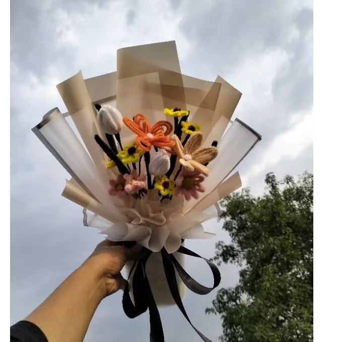 Buket Ultah Graduation Wisuda Bunga Kawat Bulu Murah Jombang