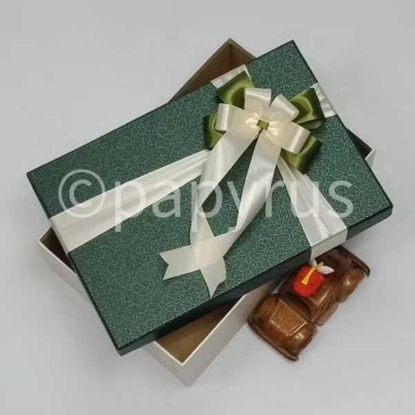 

PAPYRUS Kombinasi 20x30 Tinggi 5cm Kotak Kado Gift Box V2