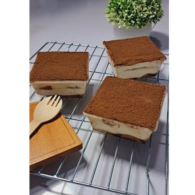 

Classic Tiramisu / Premium Tiramisu / Dessert Box Tiramisu