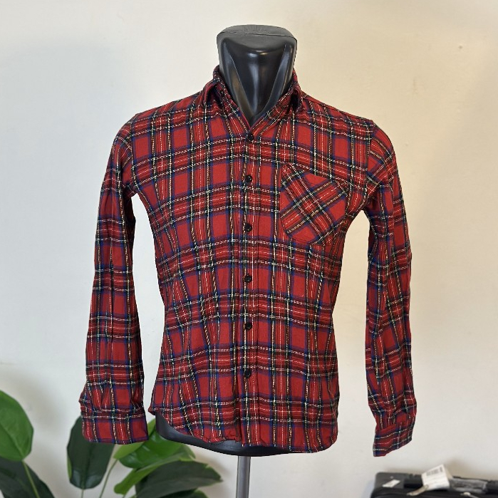 Kemeja Merah Motif Kotak Pria