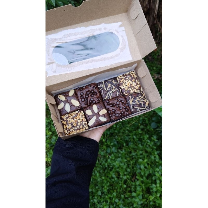 

Fudgy Brownies 20×10 cm (8 potong)