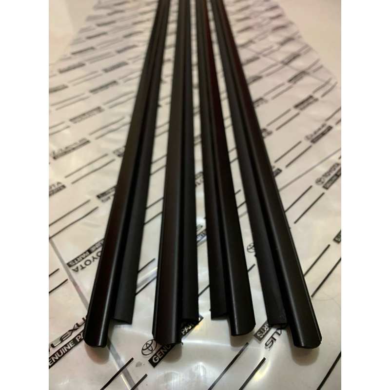 Pelipit Kaca Luar Toyota Rush Terios Lama 1pcs Weather strip Pelipit Kaca