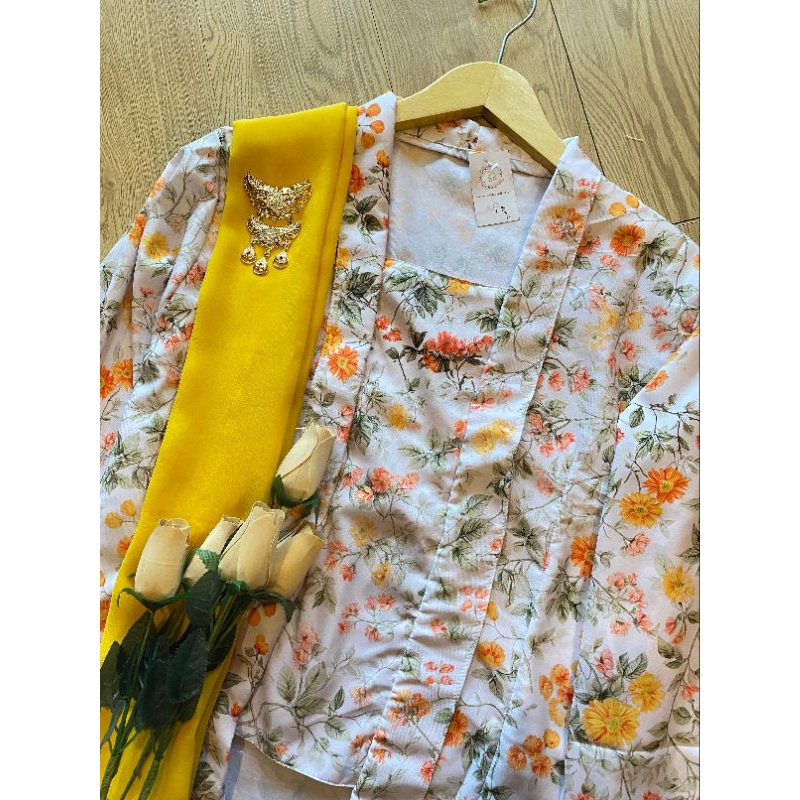 KEBAYA KUTUBARU MODERN BUNGA KUNING KECIL