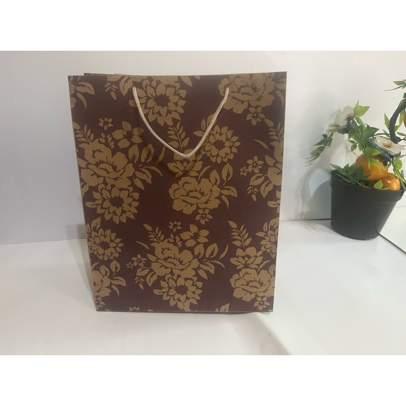

paper bag ukuran 20x10x25 cm