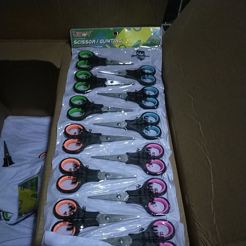 

Gunting kecil Hw4 ukuran 5,5 inch Harga untuk 1 Renteng Isi 12 buah RB9