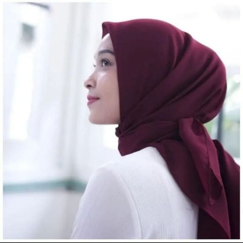 HIJAB PARIS PREMIUM/BAHAN VOAL/KERUDUNG SEGIEMPAT BURGUNDY
