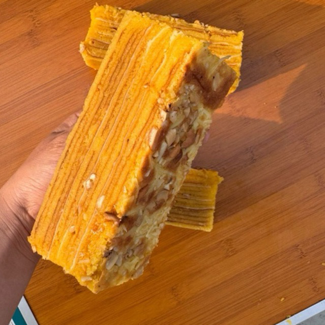 

RB Kue Lapis Legit Cream Cheese Kacang Mede