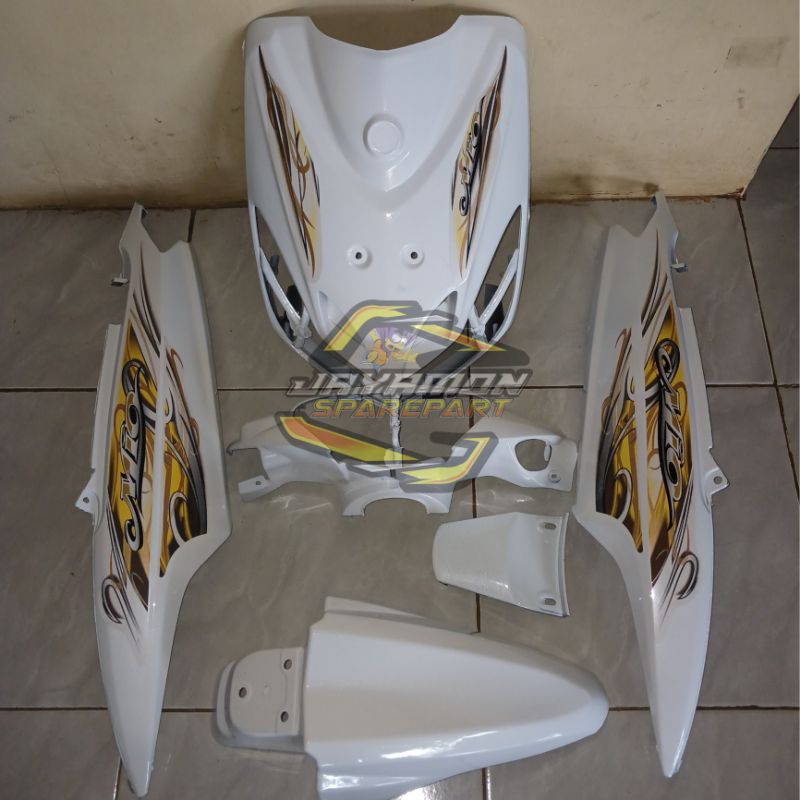 Cover body full halus+striping motor yamaha mio smile 2010 warna putih