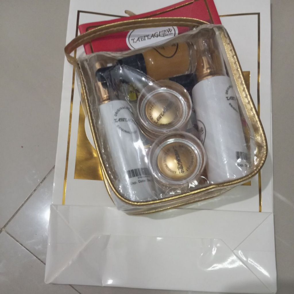 

Paket WWhiteeniingg Tas Kertas dan Buku