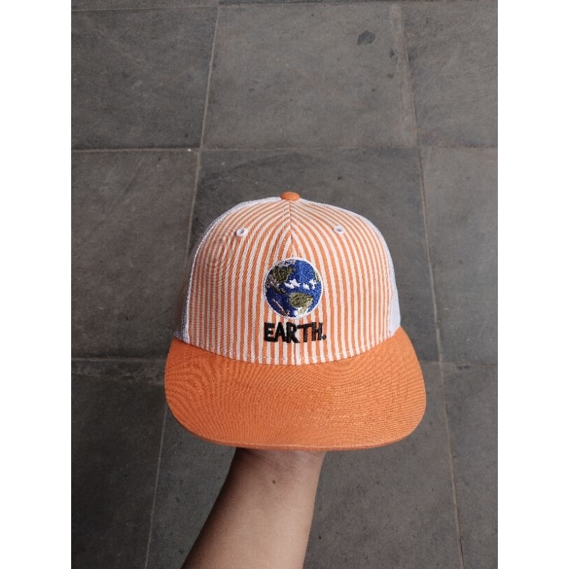 Topi Trucker Twotone Liris