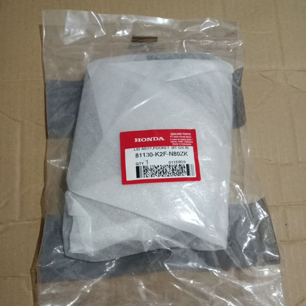 AHM 81130-K2F-N80ZK Lid Assy Pocket Cover Tutup Kantong Laci Warna Hitam Scoopy K2F (2021-2024)