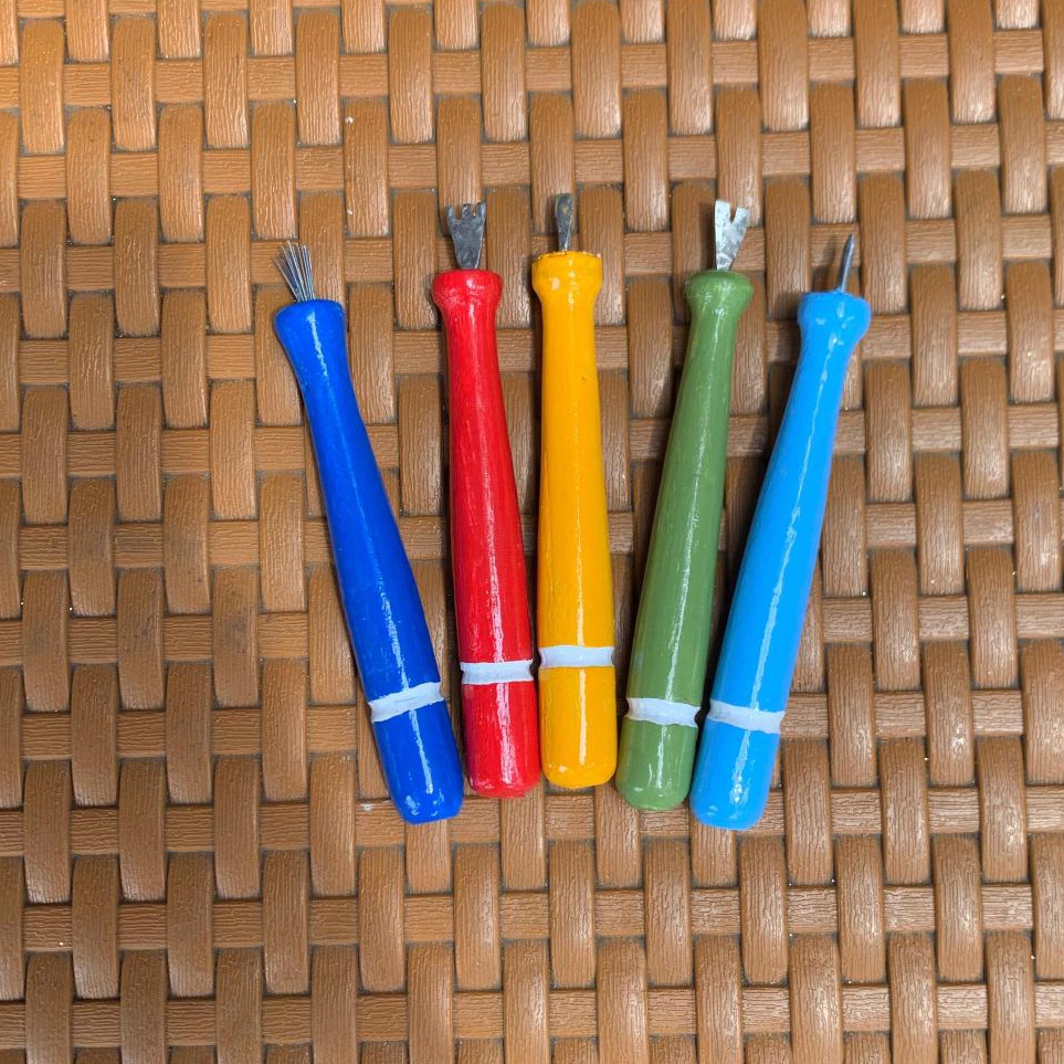 

KODE C99O Alat kerik crayon merek gores ada 5 mata made in bandung