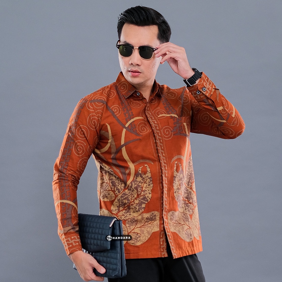 Diminati Handara Batik Premium Pria Lengan Panjang Slim Fit Fu  Ranacotta