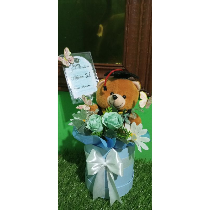 Boneka wisuda box/hadiah wisuda boneka/boneka wisuda murah bandung/bloom buket wisuda murah bandung