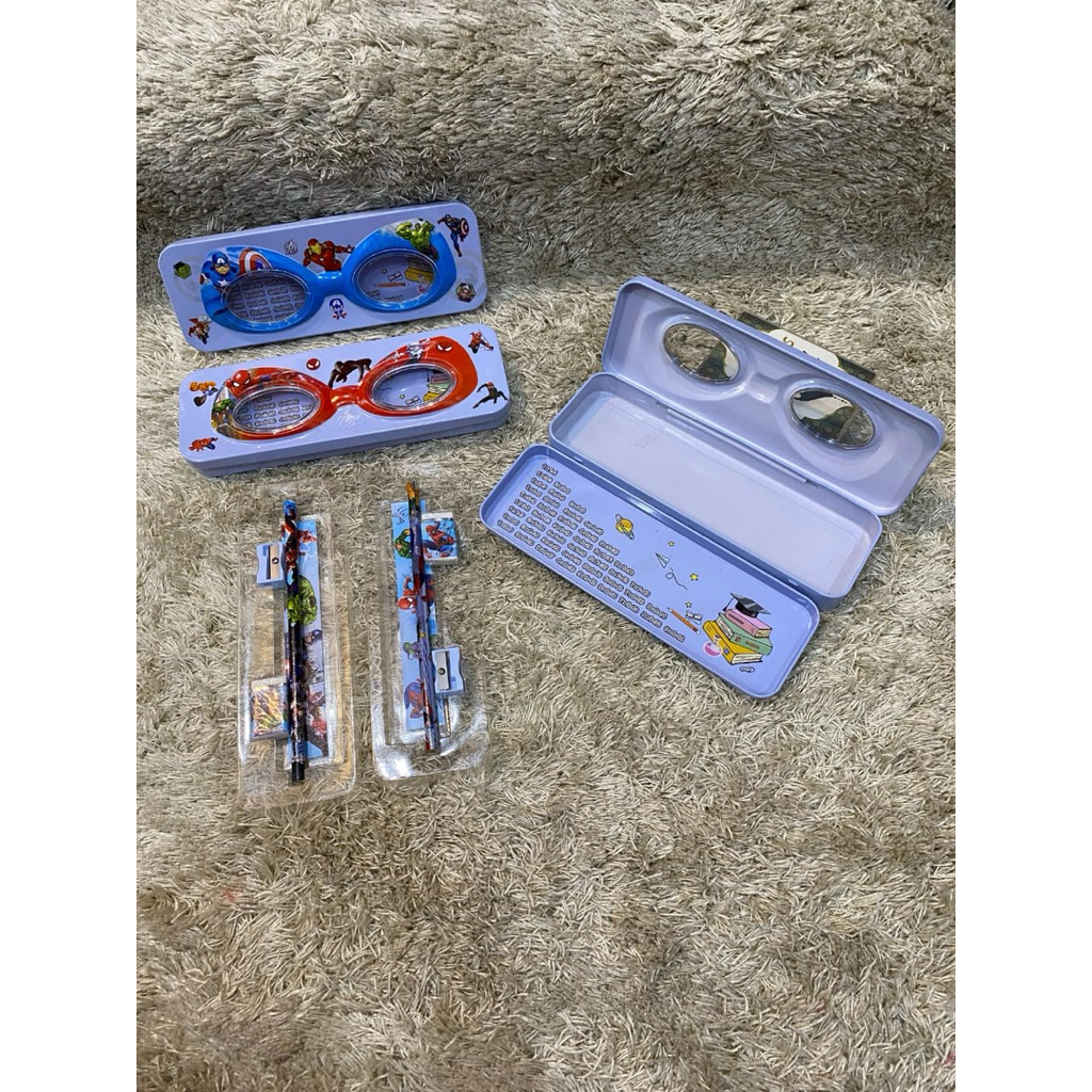 

Kotak Pensil Karakter Cowok