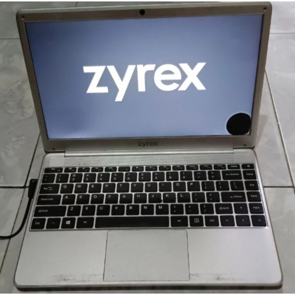 laptop zyrex sky 232 Amd A4-9120 ram 4gb ddr4