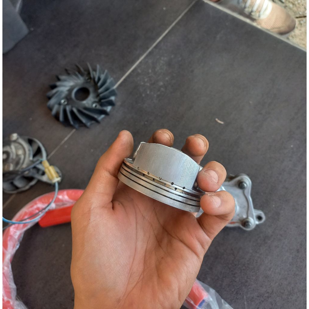 piston LHK 64mm pin 14 / 4 klep