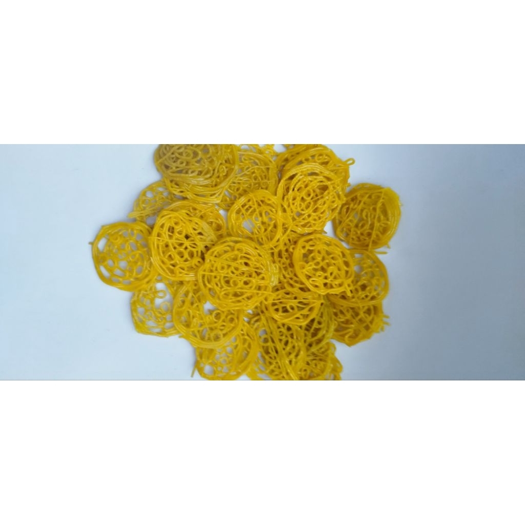 

Kerupuk mie kuning mentah plus sambal kacang