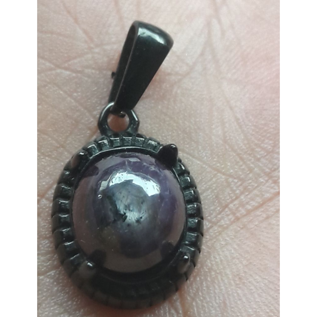 liontin batu Ruby Star