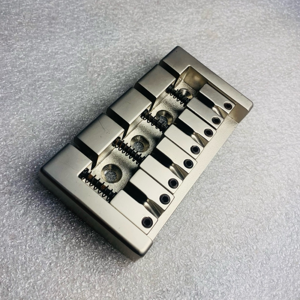 bridge bass 4 string original/fixed bridge bass 4 string original cort