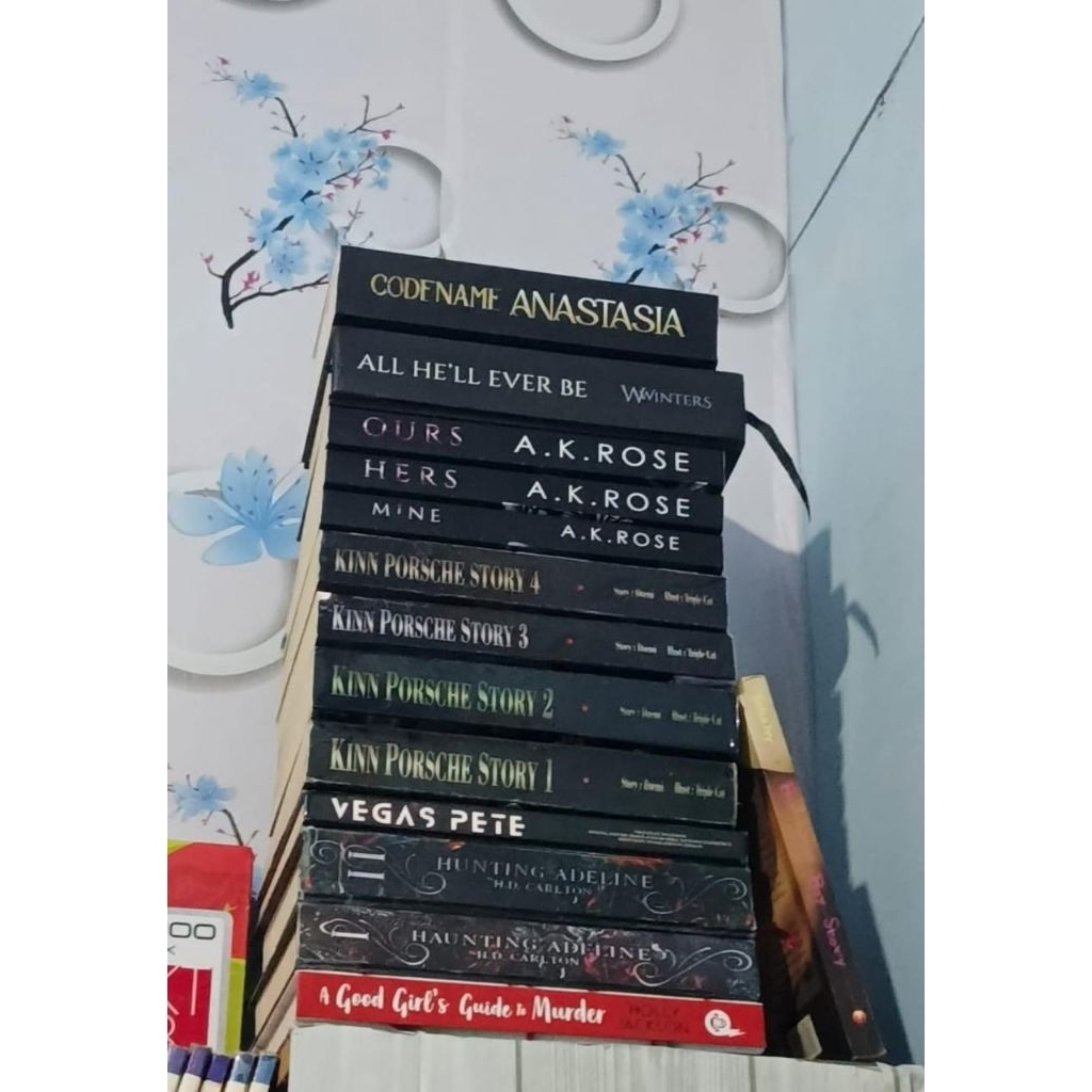 [Preloved] novel bekas, VegasPete,Haunting&Hunting Adeline, Good girl's guide to murder, KinnsPorsch