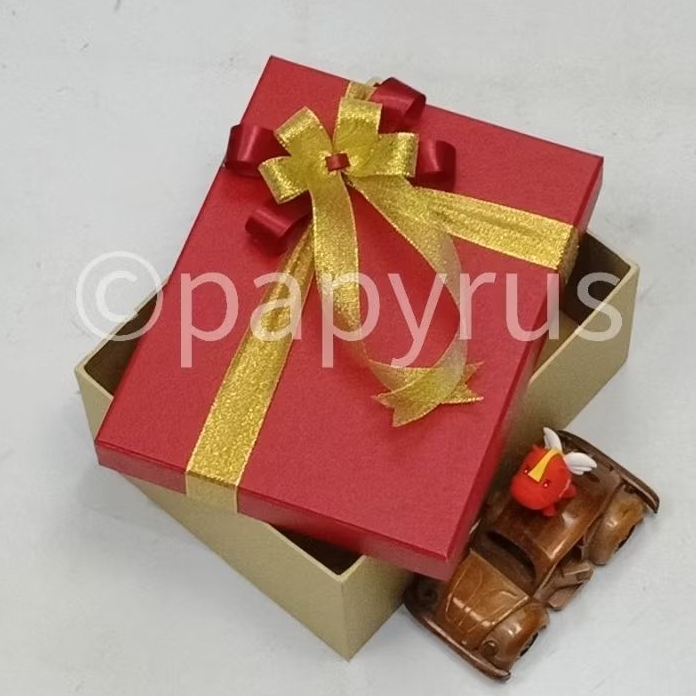 

PAPYRUS Kombinasi 17,5x22,5 Tinggi 10cm Kotak Kado Gift Box V2
