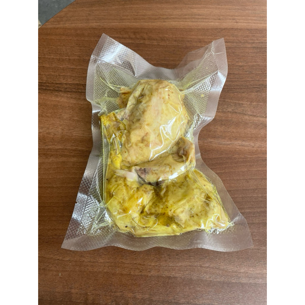

Ayam Ungkep bumbu kuning 1/2 ekor (1 Paha & 1 Dada) GRATIS Sambal & Serundeng