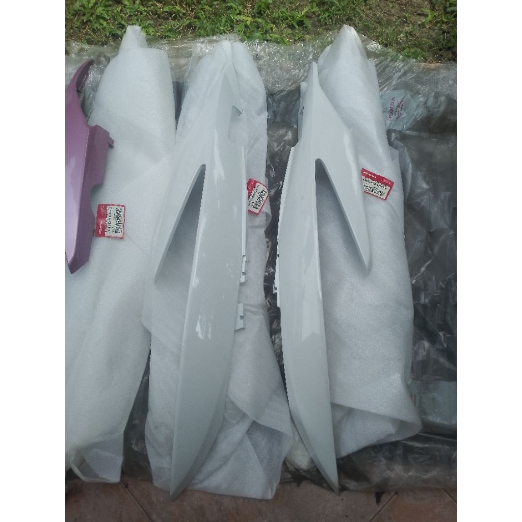 Body Belakang Honda Vario Karbu Vario 110 Old Putih PFW Original AHM New Old Stock