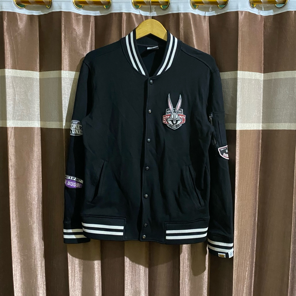 Jaket varsity Design United X Looney Tunes - Size M