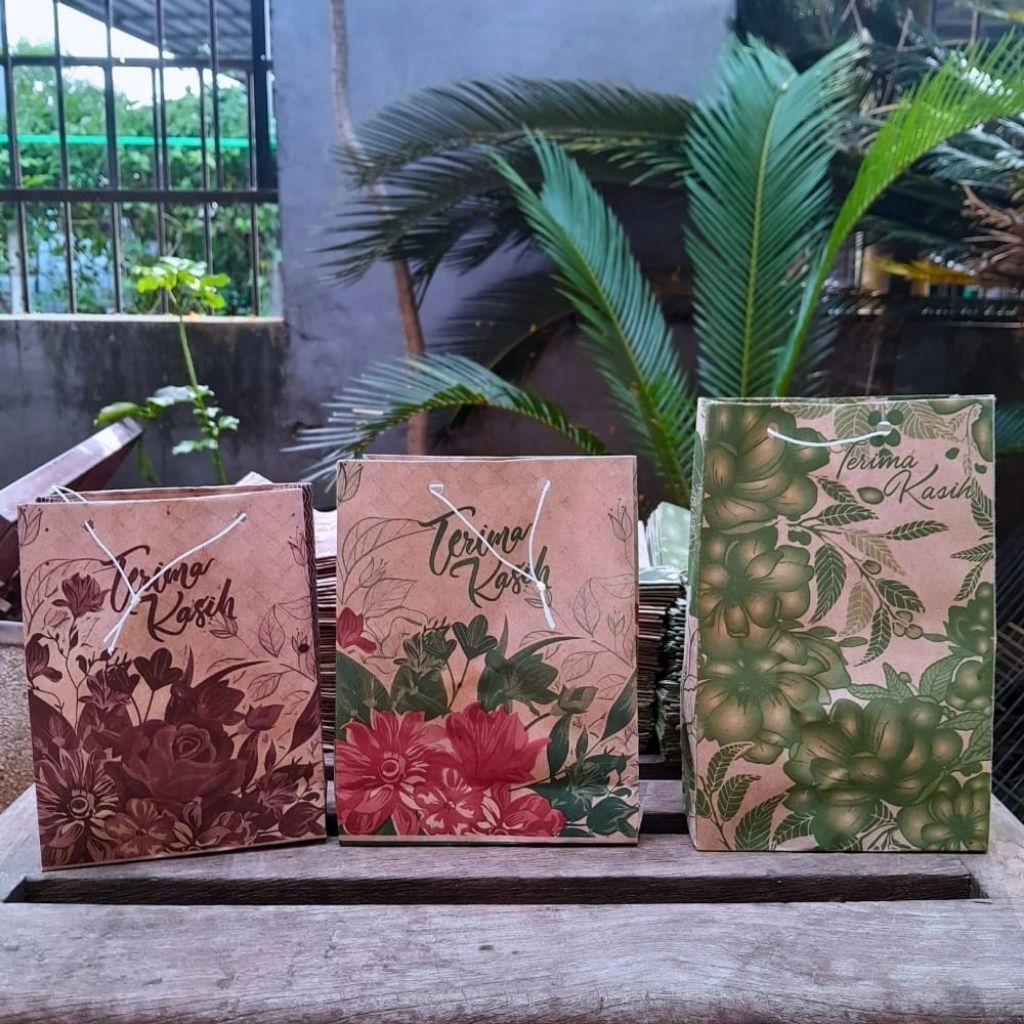 

(Isi 50 pcs Uk. 14 x 20x 6) Paperbag/ Tas Kertas/ Paparbag Motif/ Tas Souvenir