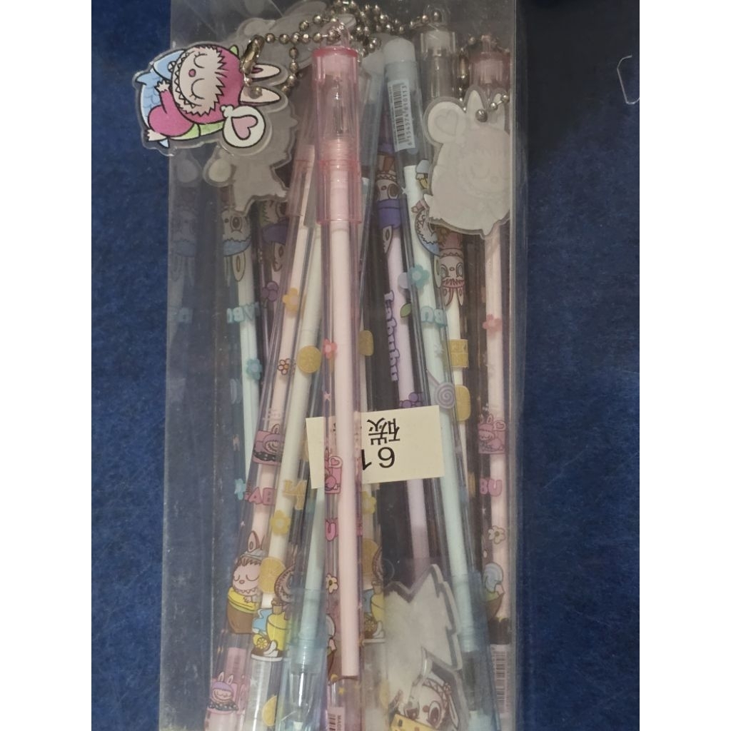 

PULPEN FANCY KARAKTER LABUBU ISI 12 PCS PULPEN GANTUNGAN LABUBU FANCY 1 LUSIN