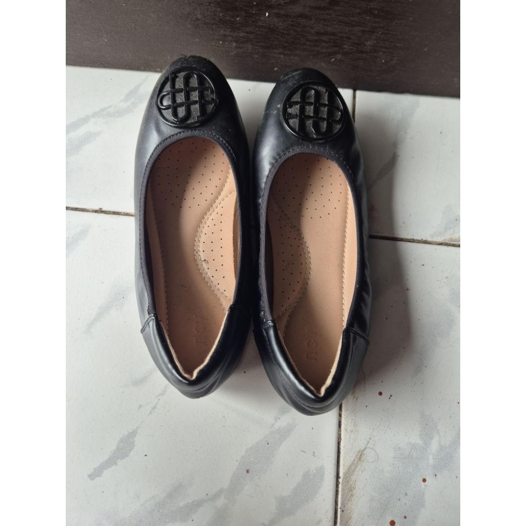 preloved sepatu hitam NCY