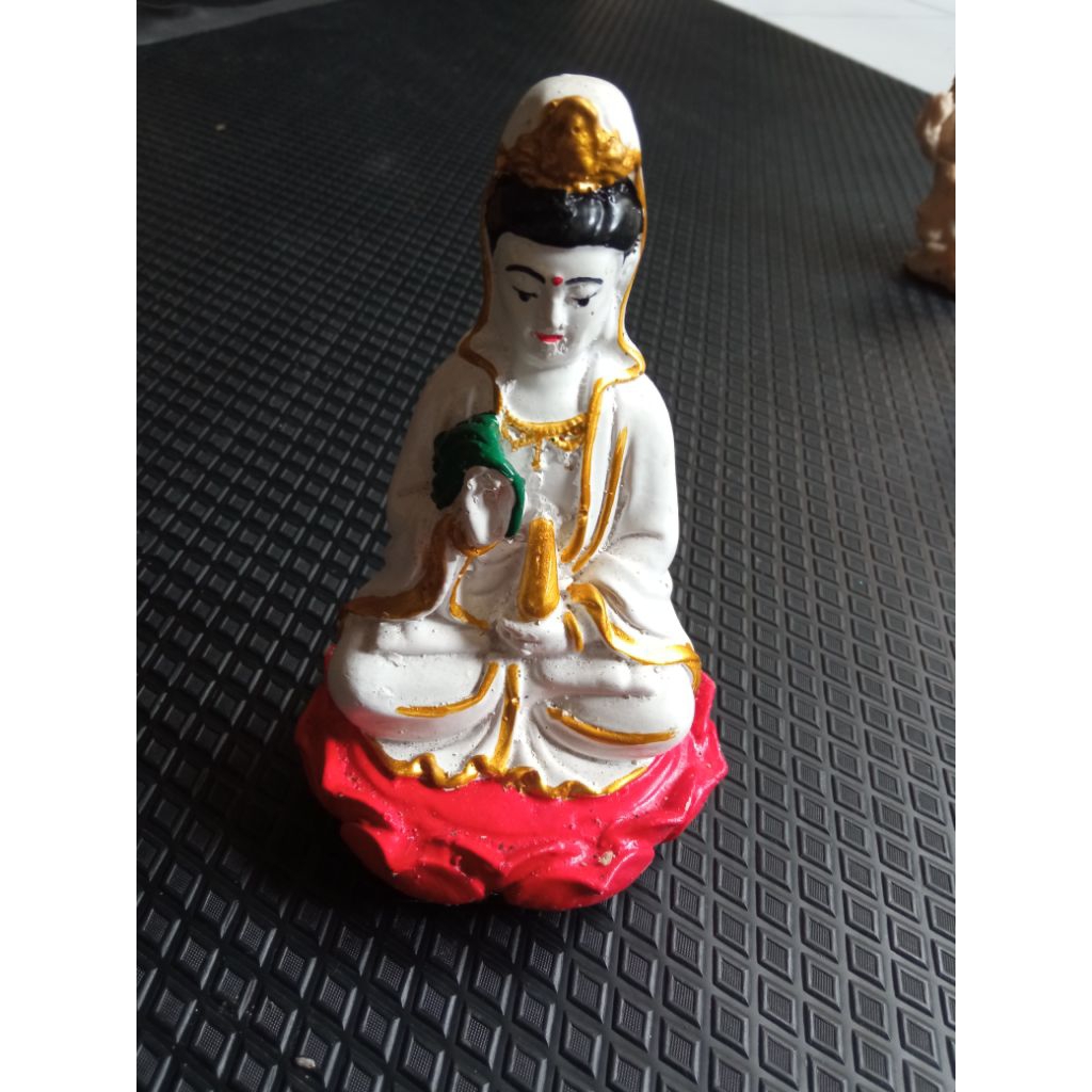 Patung Dewi Kwan Im resin lokal