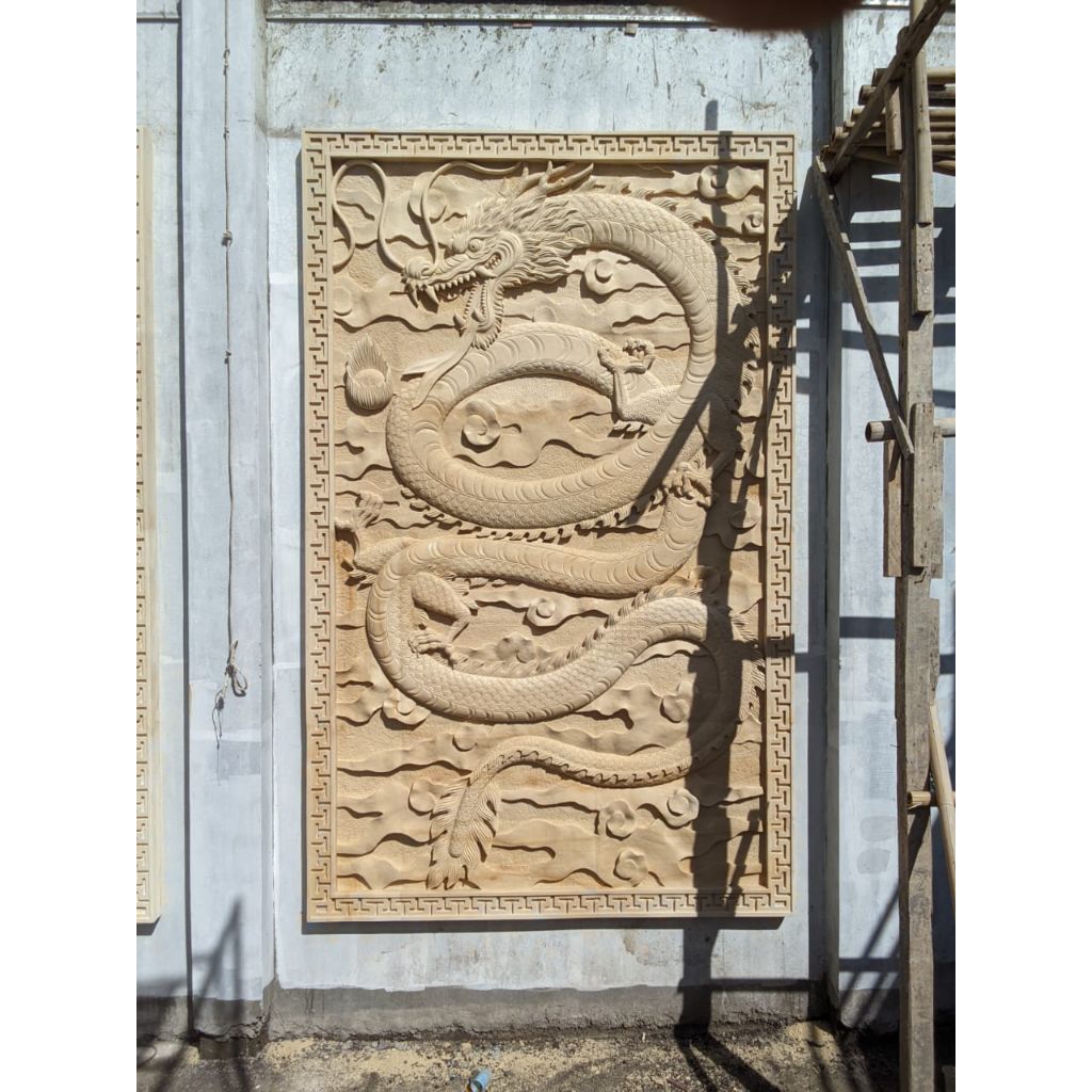 ukiran batu alam motif naga