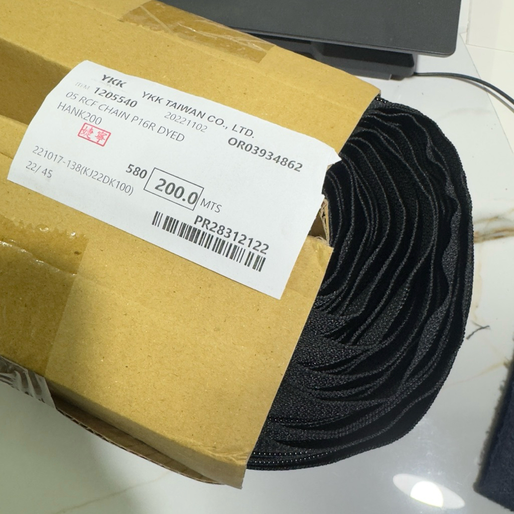 daun resleting ykk no5 koil hitam /METER