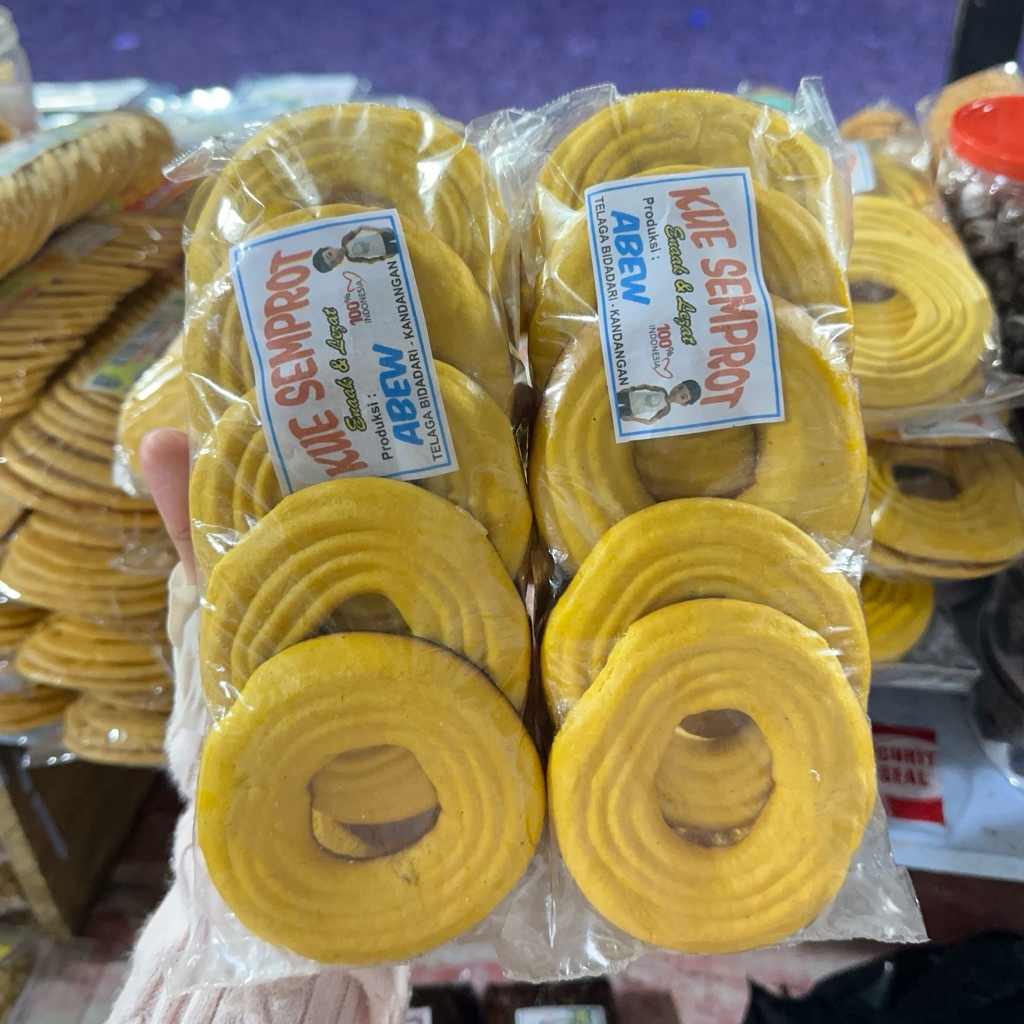

Kue Semprot Manis