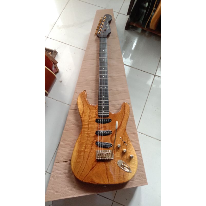 Gitar fender custom