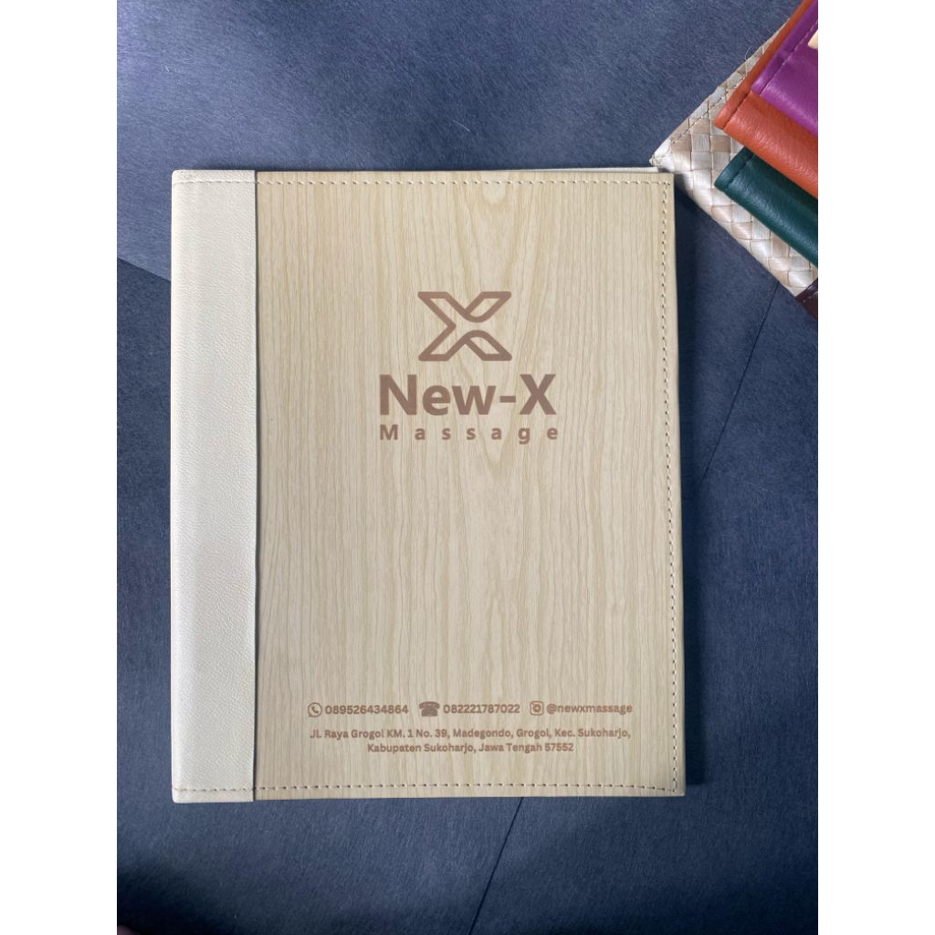 

BUKU MENU Caffe & Resto Bahan HPL Cream