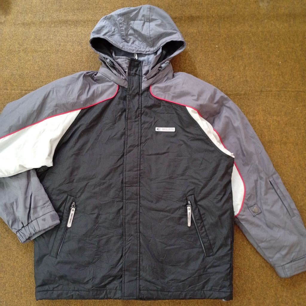 Jaket Second SUPER ESTERO Size XL Original Thrifting Outdoor Gunung Waterproof Windproof Windbreaker