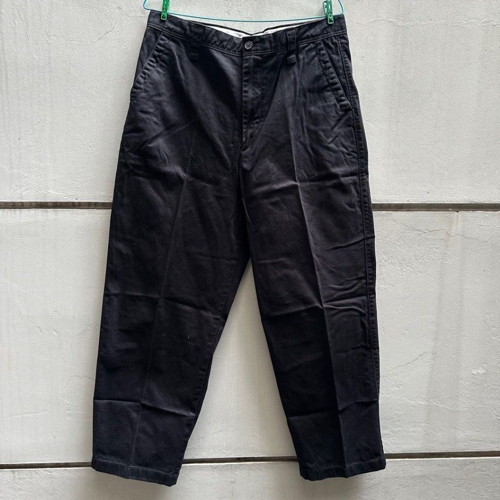 Uniqlo Celana Chino Fit Lebar Hitam