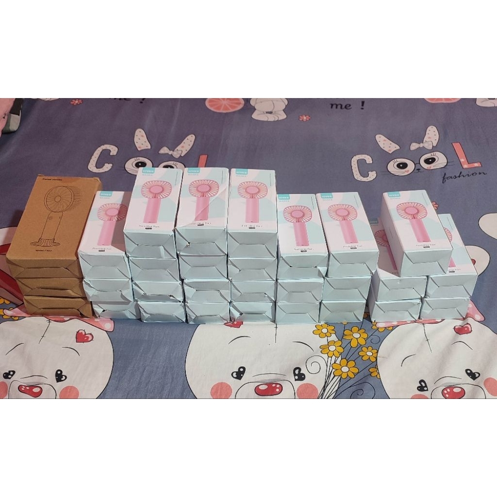 29 pcs kipas angin mini, kipas angin portable basike x kivee warna putih, pink, biru