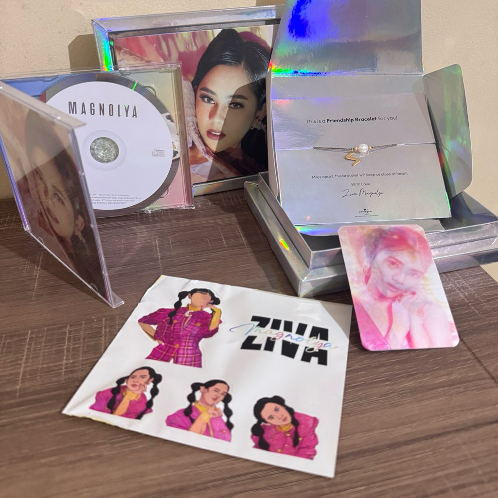 ZIVA MAGNOLYA EXCLUSIVE BOXSET BERTANDA TANGAN SIGN SIGNATURE FANS ALBUM SET BOX GELANG CD PHOTO CAR