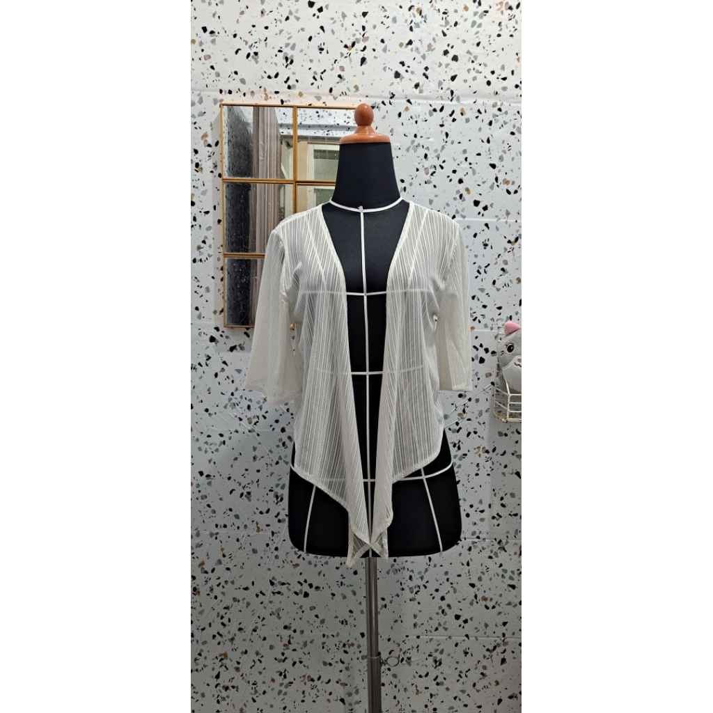 crop top outer salur putih