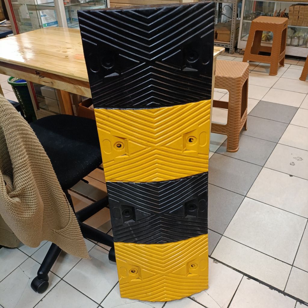 Rubber Speed Bump Polisi Tidur Karet Tinggi 5cm + Dynabold