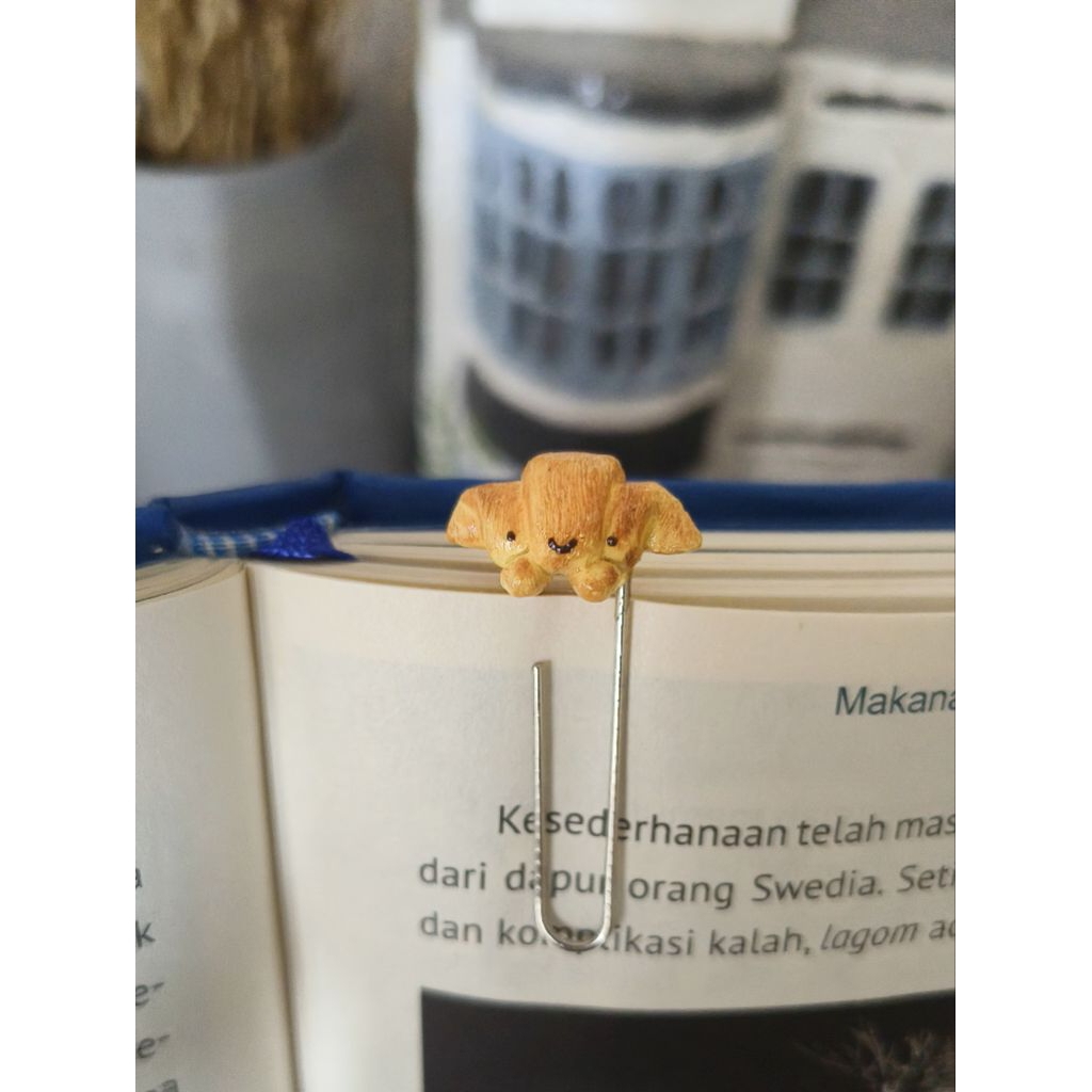 

mini croissant clay paperclip