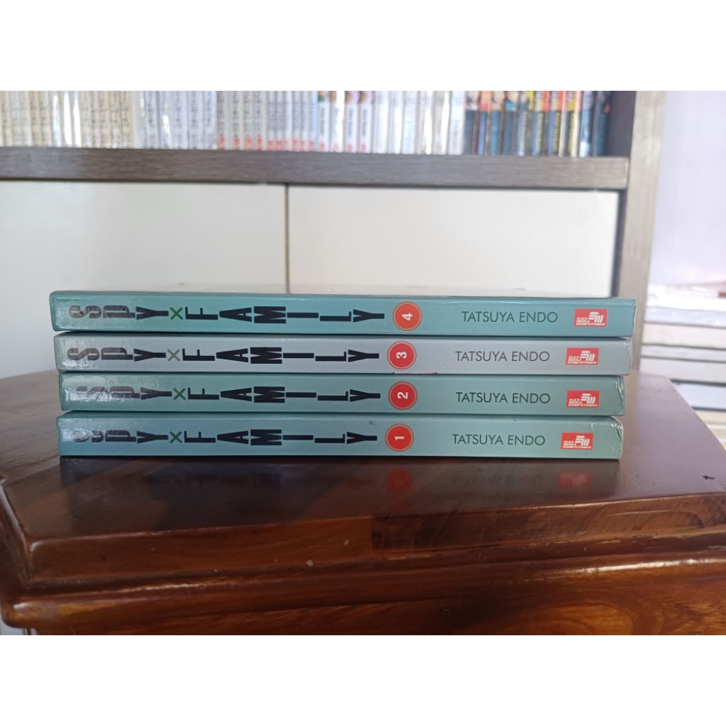 komik SPY X FAMILY 1-4