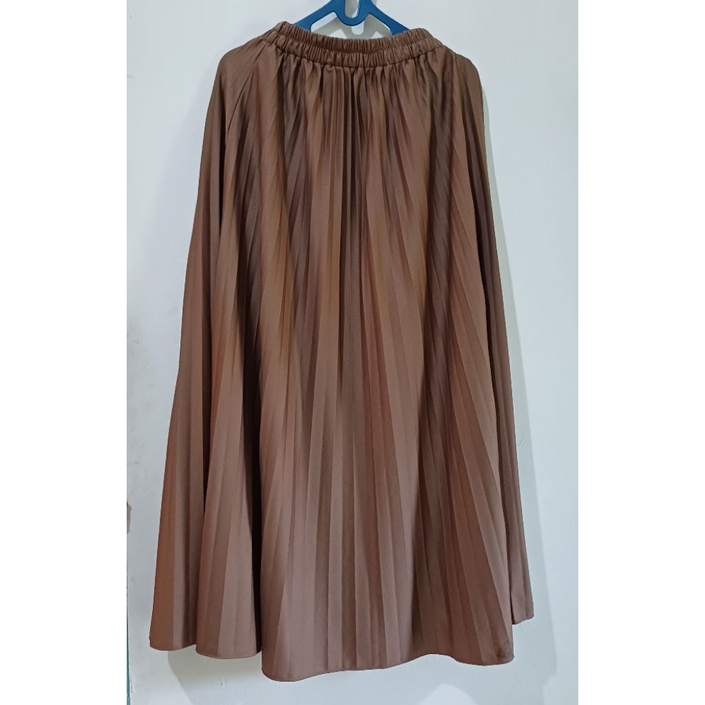 [PRELOVED BUNDLE] Rok Plisket Coklat Susu & Coklat Pramuka