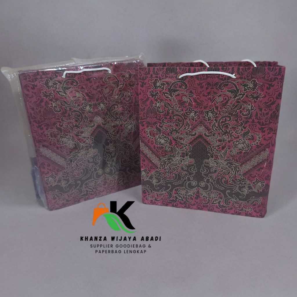 

Paperbag Batik Lusinan / Paperbag Batik 20x30 / Harga Lusinan